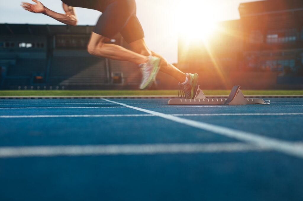 Runner launching off the start line